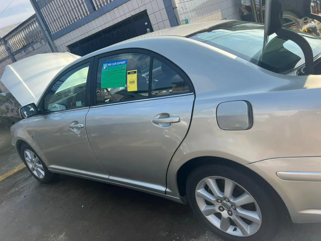 Photo de Galerie 3 - Petites Annonces | Toyota Avensis Verso – 7 Seats For Sale, Koto, Douala, Cameroun | Véhicules et moteurs  > Voitures et camions