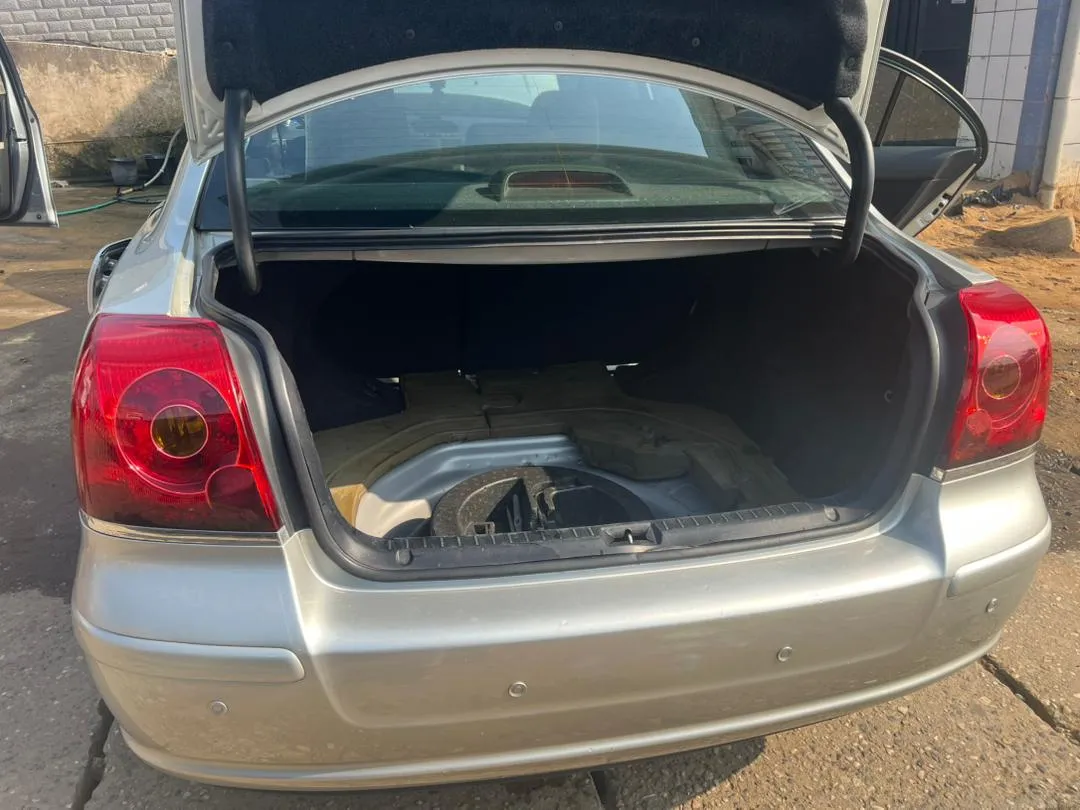 Photo de Galerie 6 - Petites Annonces | Toyota Avensis Verso – 7 Seats For Sale, Koto, Douala, Cameroun | Véhicules et moteurs  > Voitures et camions