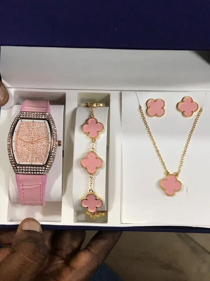 Photo Principale - Petites Annonces | Female Watches, Obili, Yaoundé, Cameroun | Vêtements, chaussures et autres  > Bijoux et accessoires