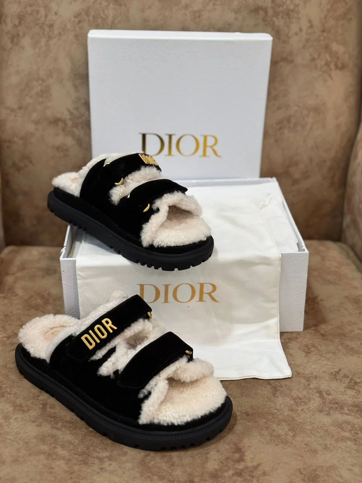 Photo de Galerie 3 - Petites Annonces | Make Slippers, Mokolo, Yaoundé, Cameroun | Vêtements, chaussures et autres  > Chaussures pour hommes