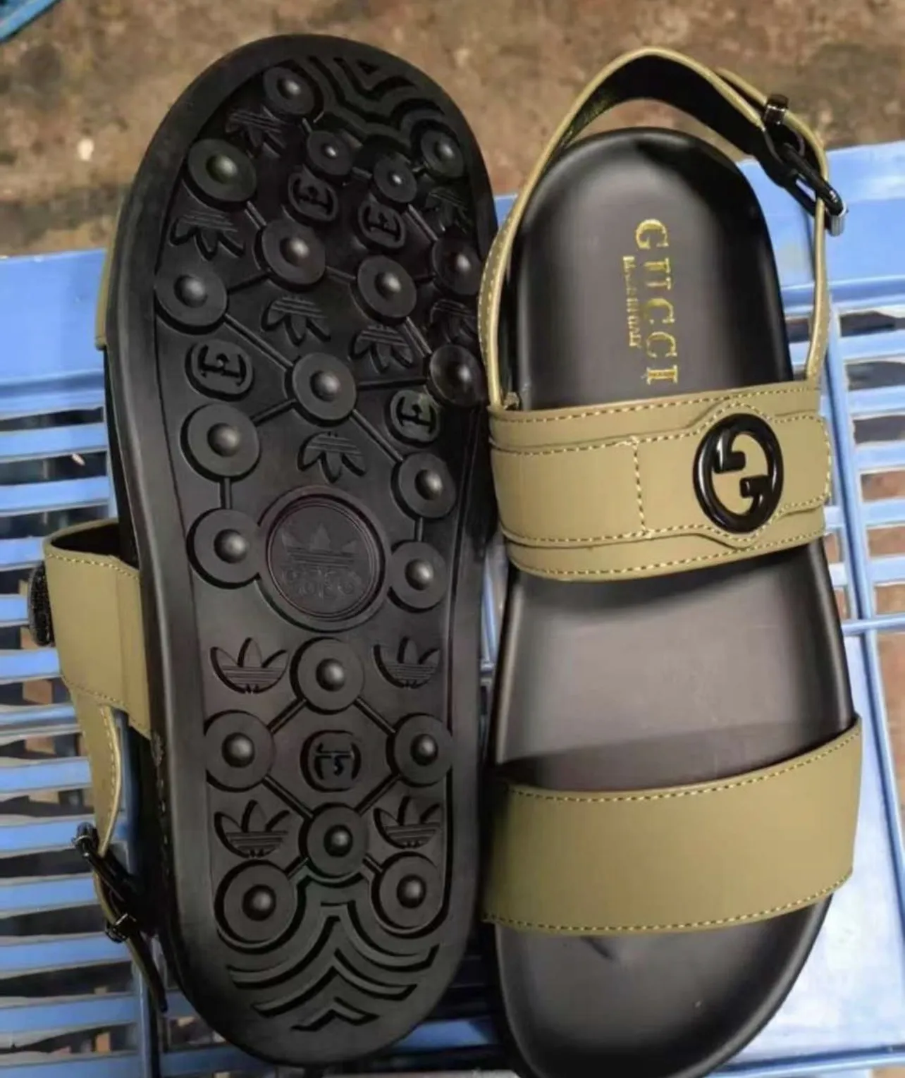 Photo Principale - Petites Annonces | Sandals, Obi, Yaoundé, Cameroun | Vêtements, chaussures et autres  > Chaussures pour hommes
