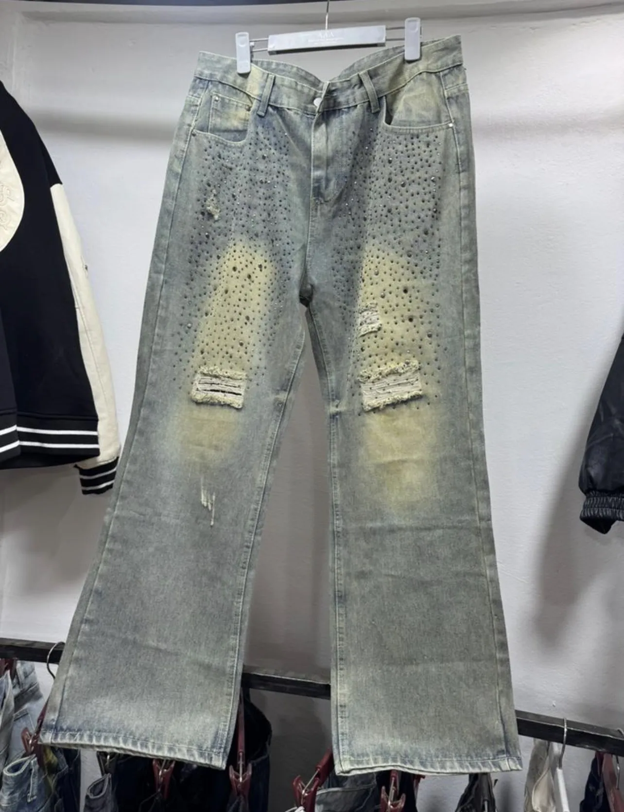 Photo Principale - Petites Annonces | Trousers, Obili, Yaoundé, Cameroun | Vêtements, chaussures et autres  > Chaussures pour hommes