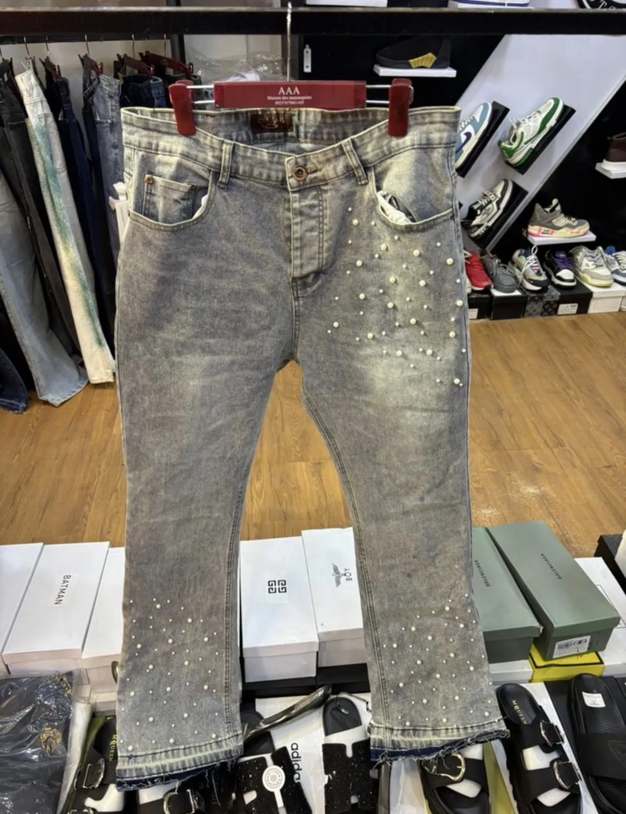 Photo de Galerie 1 - Petites Annonces | Trousers, Obili, Yaoundé, Cameroun | Vêtements, chaussures et autres  > Chaussures pour hommes