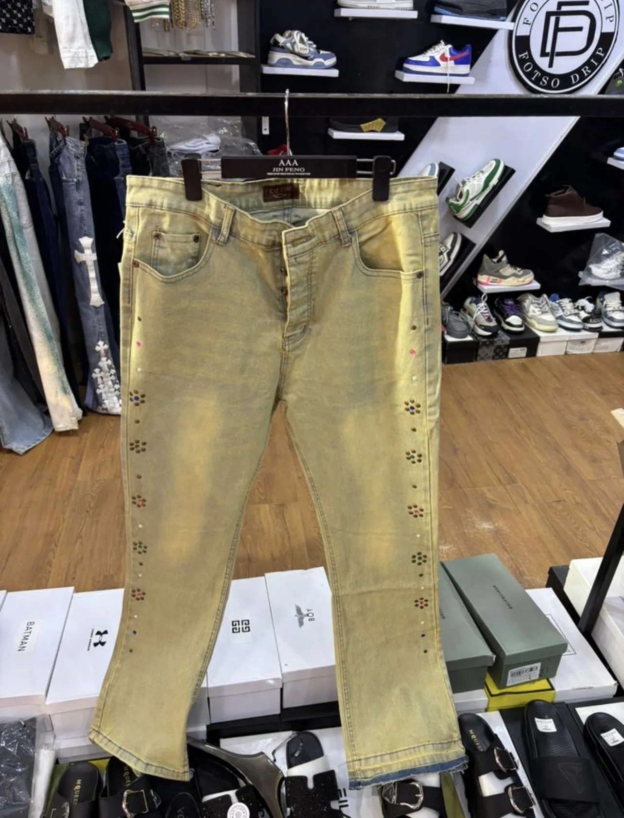 Photo de Galerie 2 - Petites Annonces | Trousers, Obili, Yaoundé, Cameroun | Vêtements, chaussures et autres  > Chaussures pour hommes