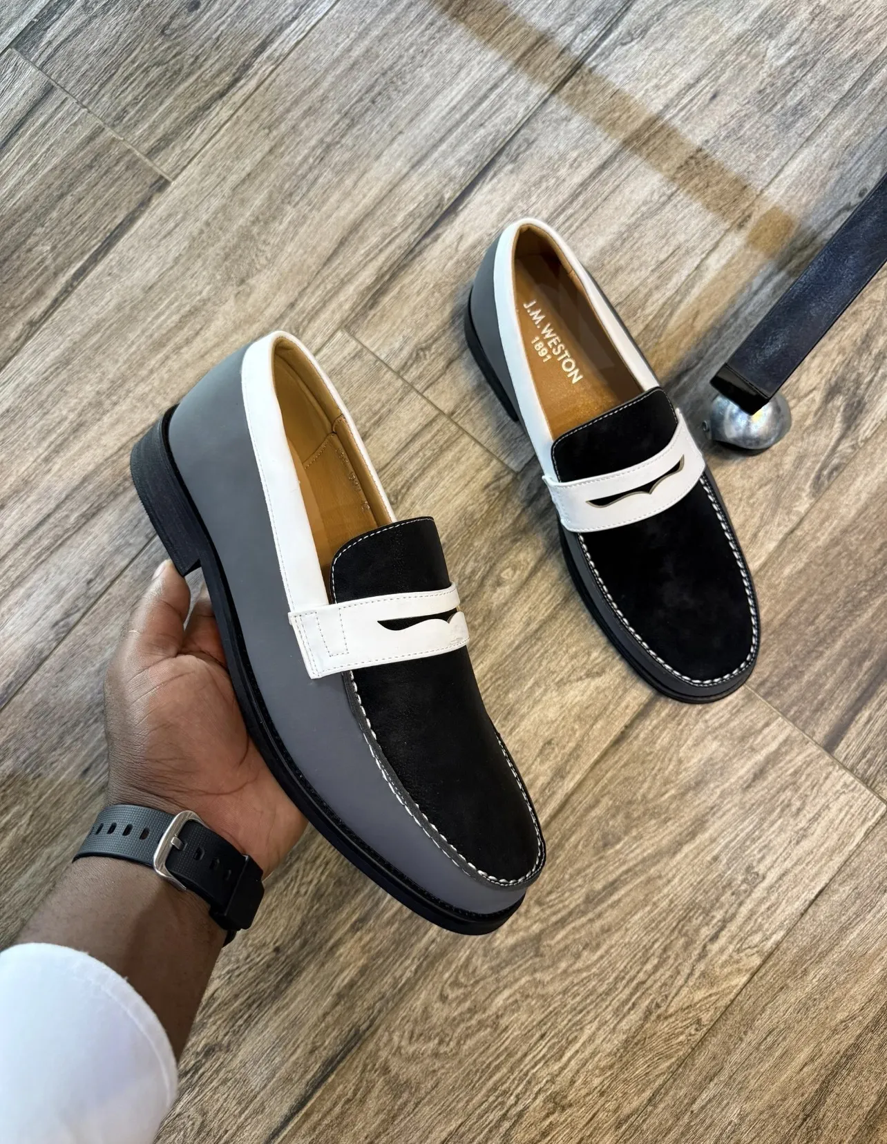 Photo de Galerie 1 - Petites Annonces | Male Shoes, Byimeassi, Yaoundé, Cameroun | Vêtements, chaussures et autres  > Chaussures pour hommes