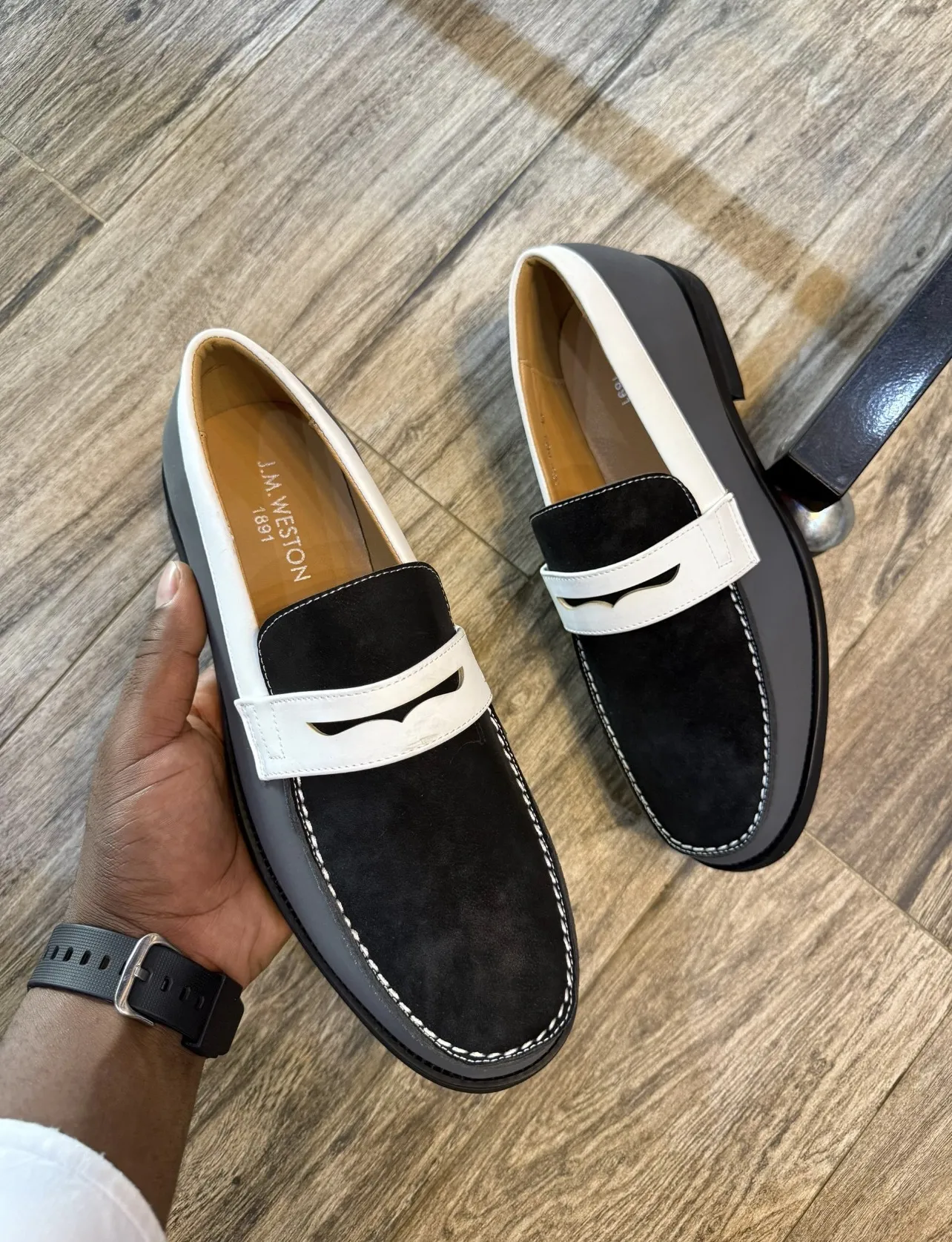 Photo de Galerie 2 - Petites Annonces | Male Shoes, Byimeassi, Yaoundé, Cameroun | Vêtements, chaussures et autres  > Chaussures pour hommes