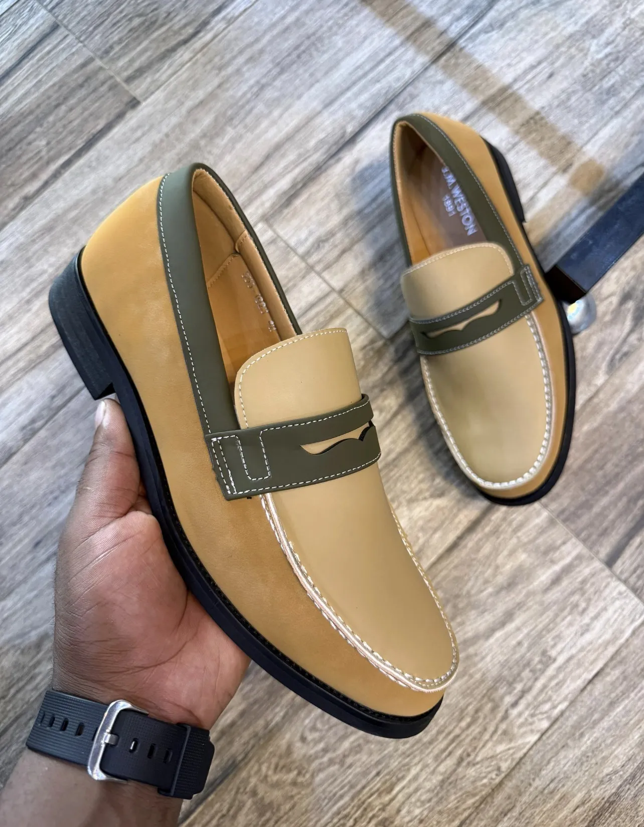 Photo de Galerie 3 - Petites Annonces | Male Shoes, Byimeassi, Yaoundé, Cameroun | Vêtements, chaussures et autres  > Chaussures pour hommes