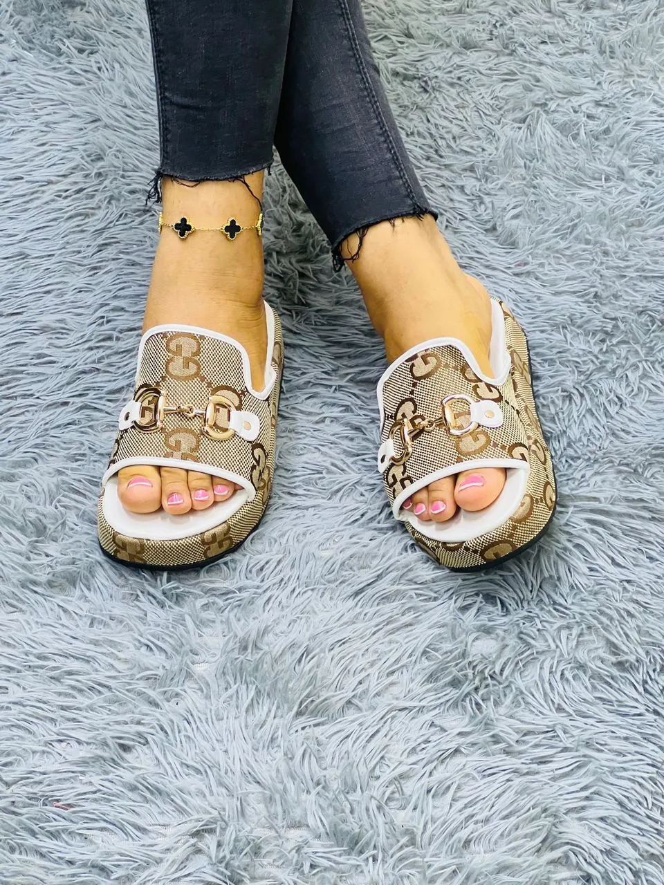 Photo de Galerie 6 - Petites Annonces | Babouche Gucci, Akwa-douche, Douala, Cameroun | Vêtements, chaussures et autres  > Chaussures pour femmes