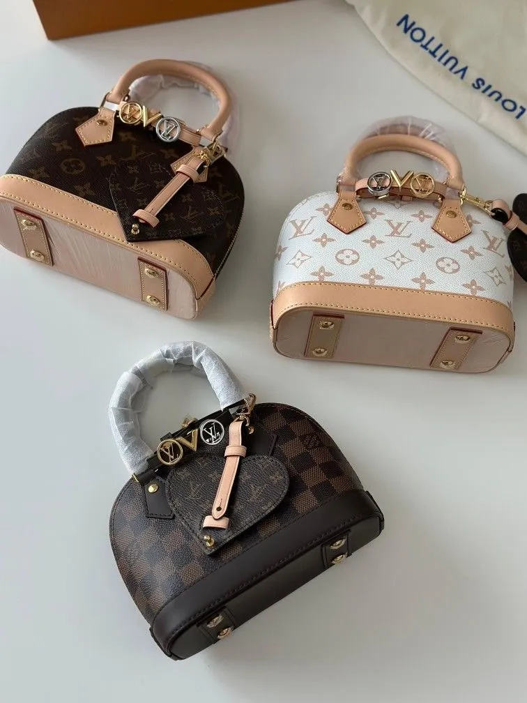 Photo de Galerie 4 - Petites Annonces | Bags, Simbock, Yaoundé, Cameroun | Vêtements, chaussures et autres  > Vêtements pour femmes