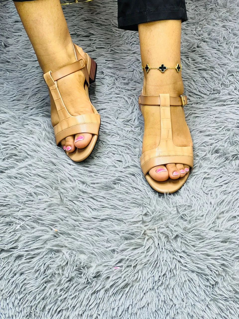 Photo de Galerie 2 - Petites Annonces | Pieds Nus, Akwa-douche, Douala, Cameroun | Vêtements, chaussures et autres  > Chaussures pour filles