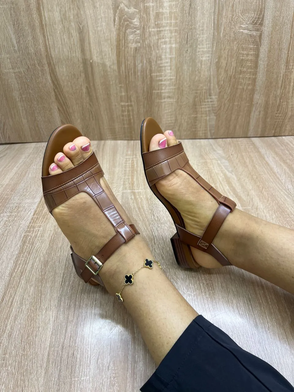 Photo de Galerie 3 - Petites Annonces | Pieds Nus, Akwa-douche, Douala, Cameroun | Vêtements, chaussures et autres  > Chaussures pour filles