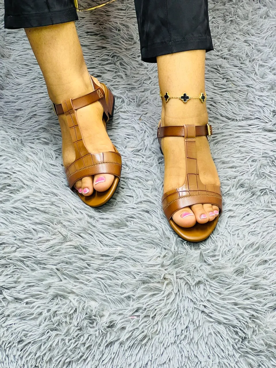 Photo de Galerie 4 - Petites Annonces | Pieds Nus, Akwa-douche, Douala, Cameroun | Vêtements, chaussures et autres  > Chaussures pour filles