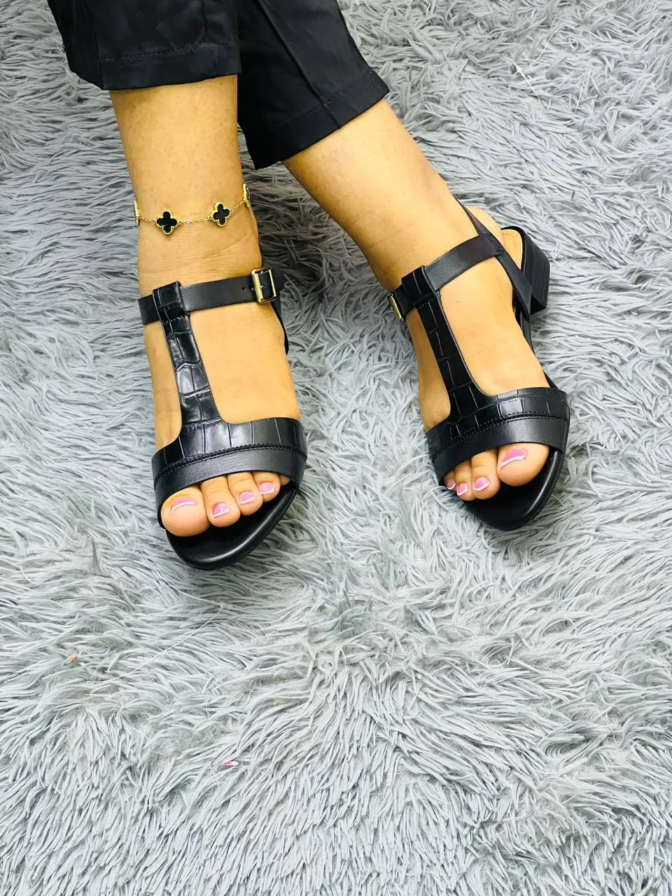 Photo de Galerie 6 - Petites Annonces | Pieds Nus, Akwa-douche, Douala, Cameroun | Vêtements, chaussures et autres  > Chaussures pour filles