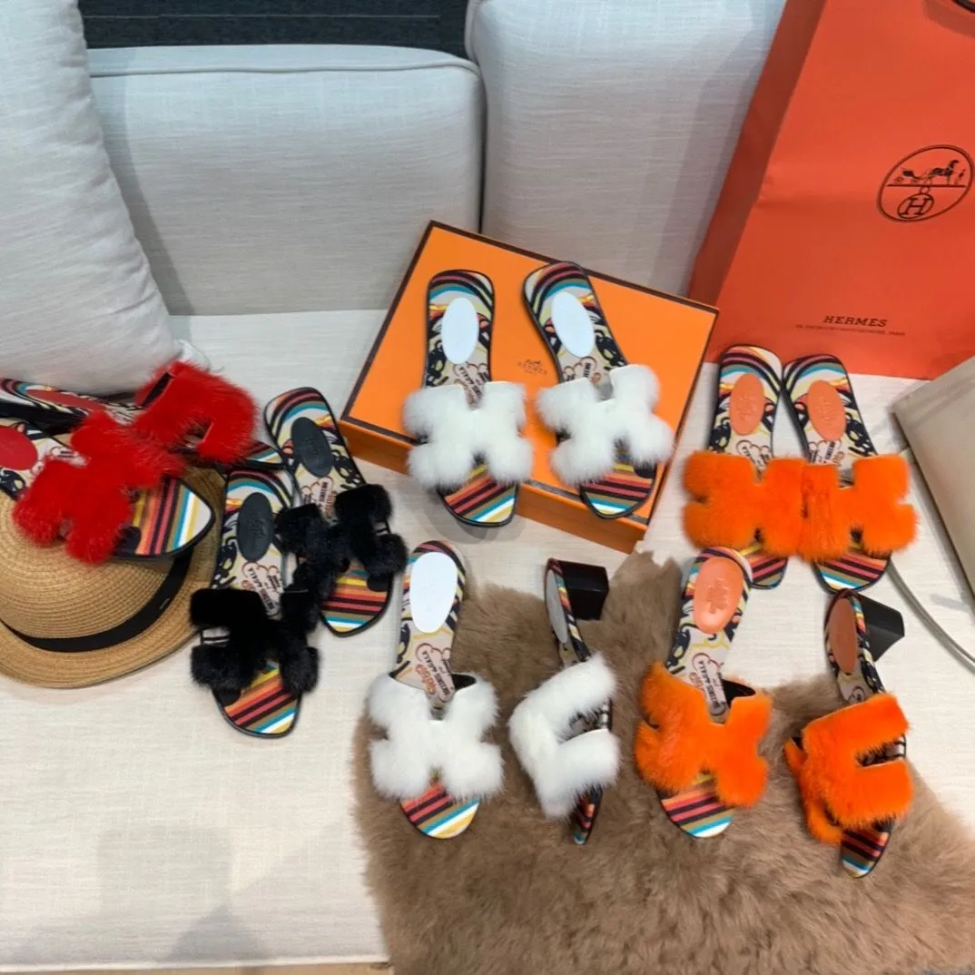 Photo de Galerie 1 - Petites Annonces | Female Slippers, Simbock, Yaoundé, Cameroun | Vêtements, chaussures et autres  > Chaussures pour femmes