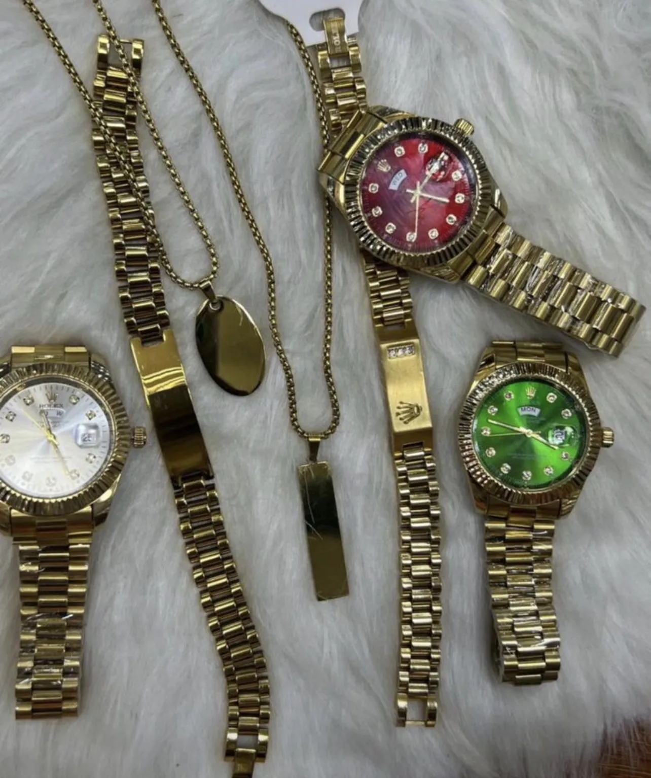 Photo Principale - Petites Annonces | Watches, Damas, Yaoundé, Cameroun | Vêtements, chaussures et autres  > Bijoux et accessoires