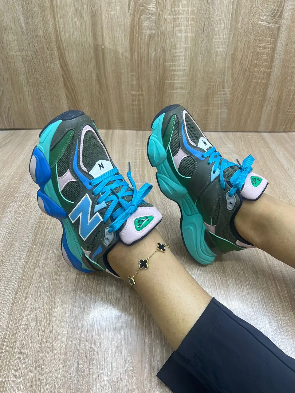 Photo de Galerie 1 - Petites Annonces | Tennis New Balance, Akwa-douche, Douala, Cameroun | Vêtements, chaussures et autres  > Chaussures pour hommes