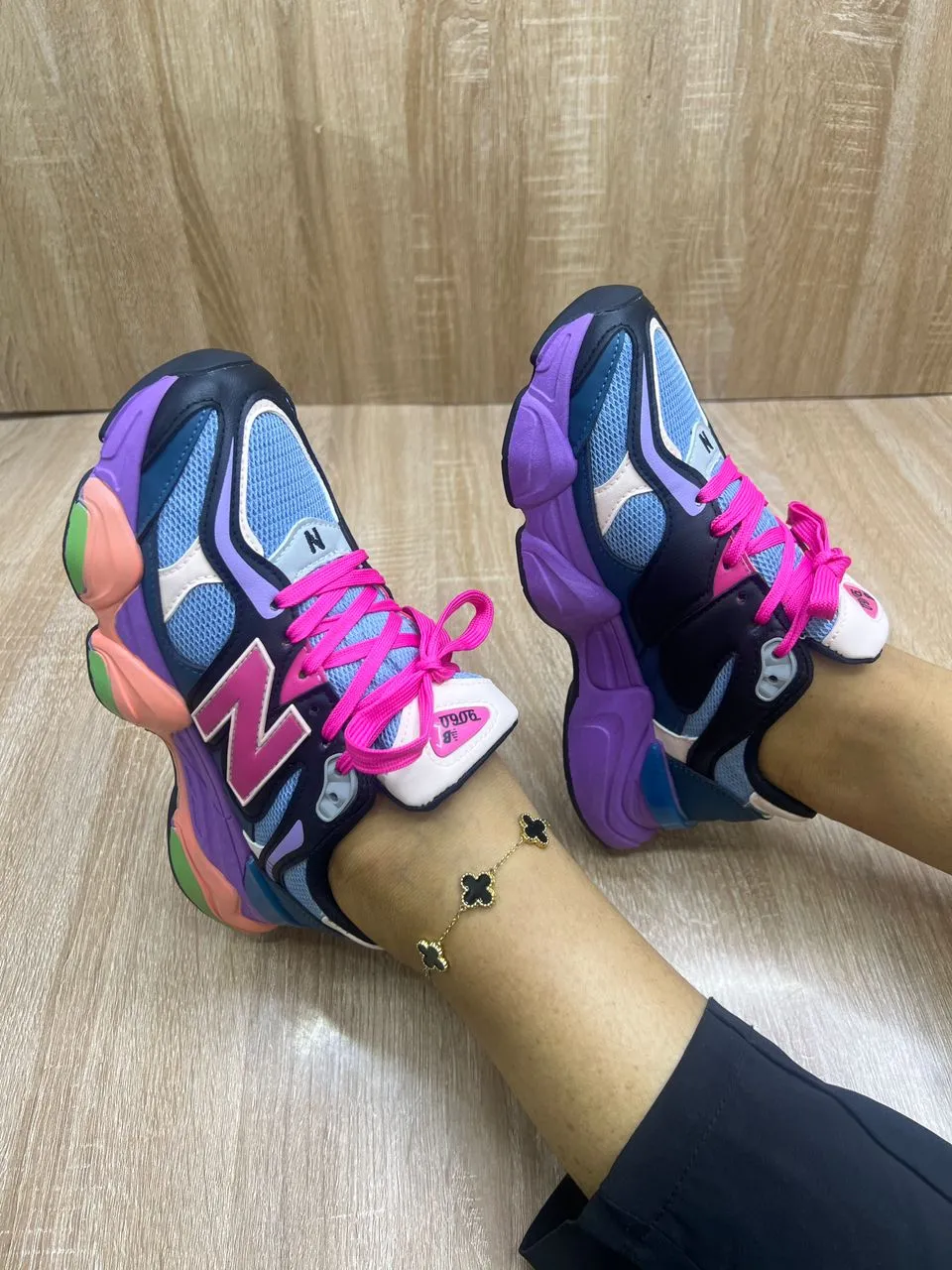 Photo de Galerie 3 - Petites Annonces | Tennis New Balance, Akwa-douche, Douala, Cameroun | Vêtements, chaussures et autres  > Chaussures pour hommes
