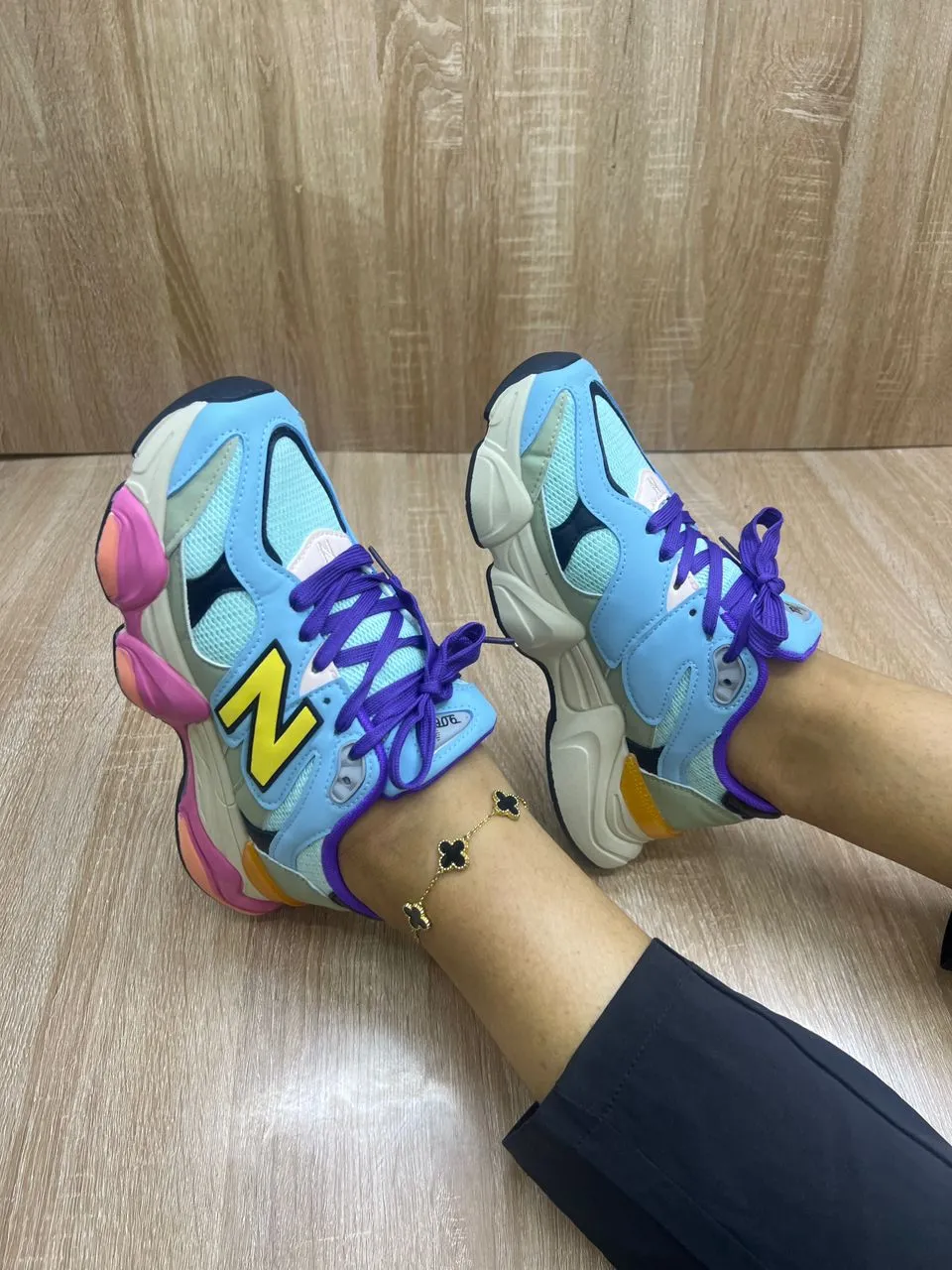 Photo de Galerie 8 - Petites Annonces | Tennis New Balance, Akwa-douche, Douala, Cameroun | Vêtements, chaussures et autres  > Chaussures pour hommes