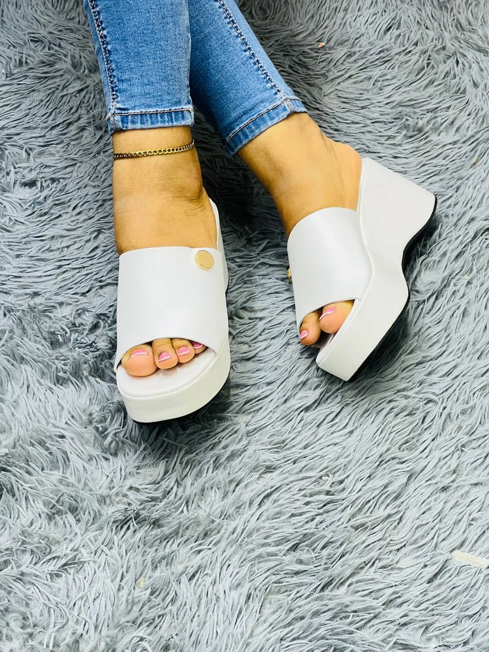 Photo de Galerie 2 - Petites Annonces | Haute Semelle, Akwa-douche, Douala, Cameroun | Vêtements, chaussures et autres  > Chaussures pour femmes