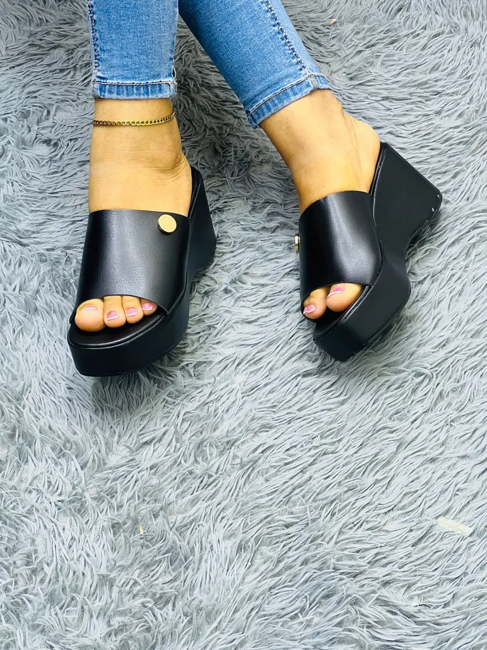 Photo de Galerie 3 - Petites Annonces | Haute Semelle, Akwa-douche, Douala, Cameroun | Vêtements, chaussures et autres  > Chaussures pour femmes