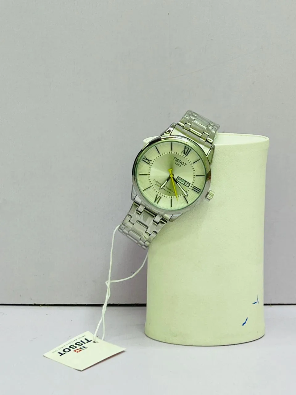 Gallery Photo 3 - Marketplace | Montre, Akwa-douche, Douala, Cameroon | Electronics & Media  > Other Electronics & Media