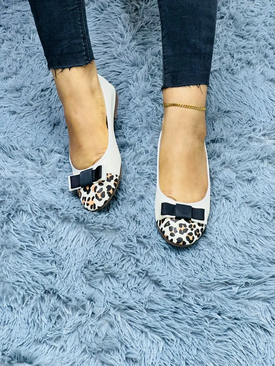 Photo Principale - Petites Annonces | Balerine Semi Panthère, Akwa-douche, Douala, Cameroun | Vêtements, chaussures et autres  > Chaussures pour femmes