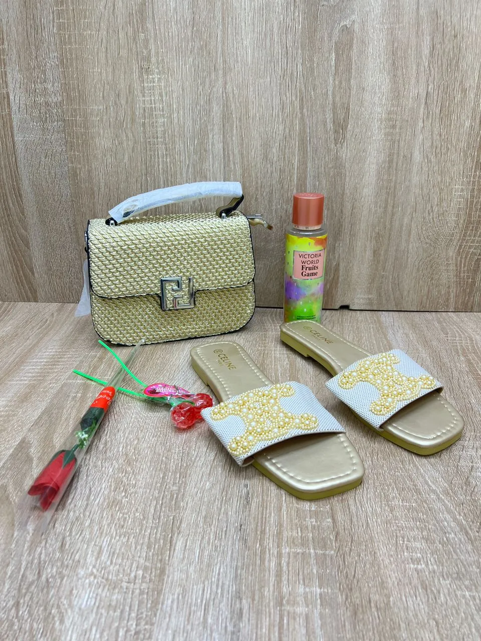 Photo Principale - Petites Annonces | Pack Saint Valentin, Akwa-douche, Douala, Cameroun | Vêtements, chaussures et autres  > Chaussures pour femmes