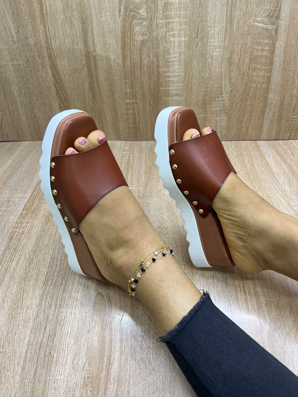 Photo de Galerie 1 - Petites Annonces | Babouche Femme, Akwa-douche, Douala, Cameroun | Vêtements, chaussures et autres  > Chaussures pour femmes