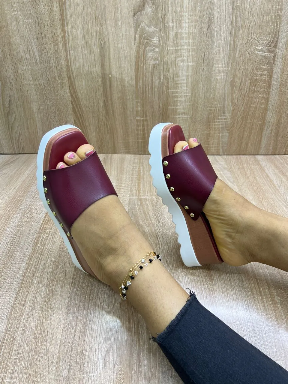 Photo de Galerie 5 - Petites Annonces | Babouche Femme, Akwa-douche, Douala, Cameroun | Vêtements, chaussures et autres  > Chaussures pour femmes