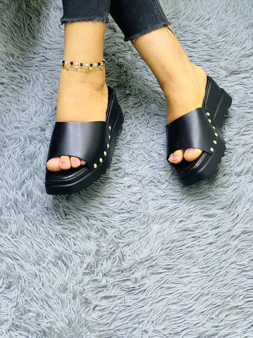 Photo de Galerie 6 - Petites Annonces | Babouche Femme, Akwa-douche, Douala, Cameroun | Vêtements, chaussures et autres  > Chaussures pour femmes