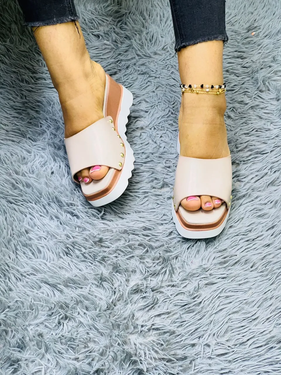 Photo de Galerie 8 - Petites Annonces | Babouche Femme, Akwa-douche, Douala, Cameroun | Vêtements, chaussures et autres  > Chaussures pour femmes