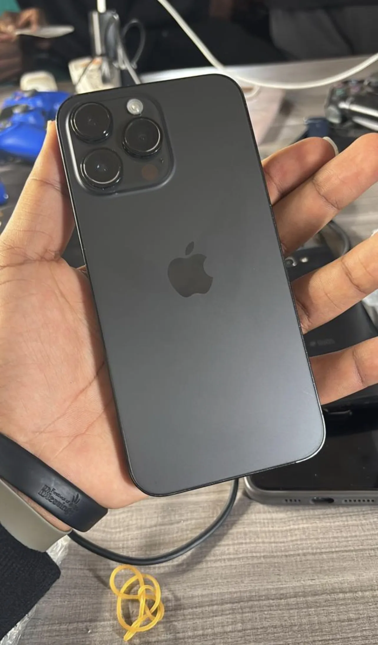 Photo de Galerie 1 - Petites Annonces | Iphone 14 Pro Max, Simbock, Yaoundé, Cameroun | Électronique et médias  > Cellulaires et accessoires