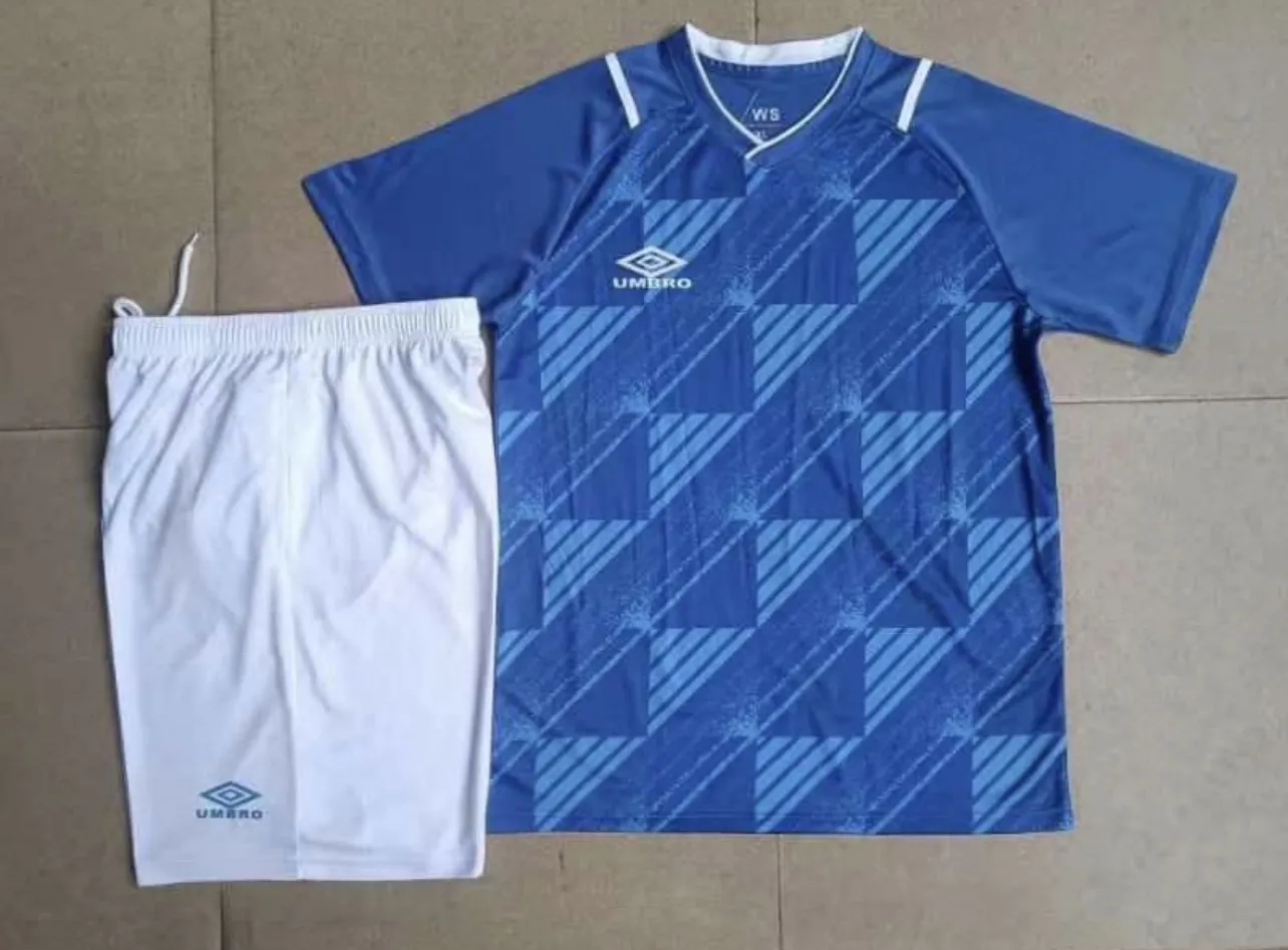 Photo Principale - Petites Annonces | Sport Wear, Bambili, Bamenda, Cameroun | Vêtements, chaussures et autres  > Autres et accessoires