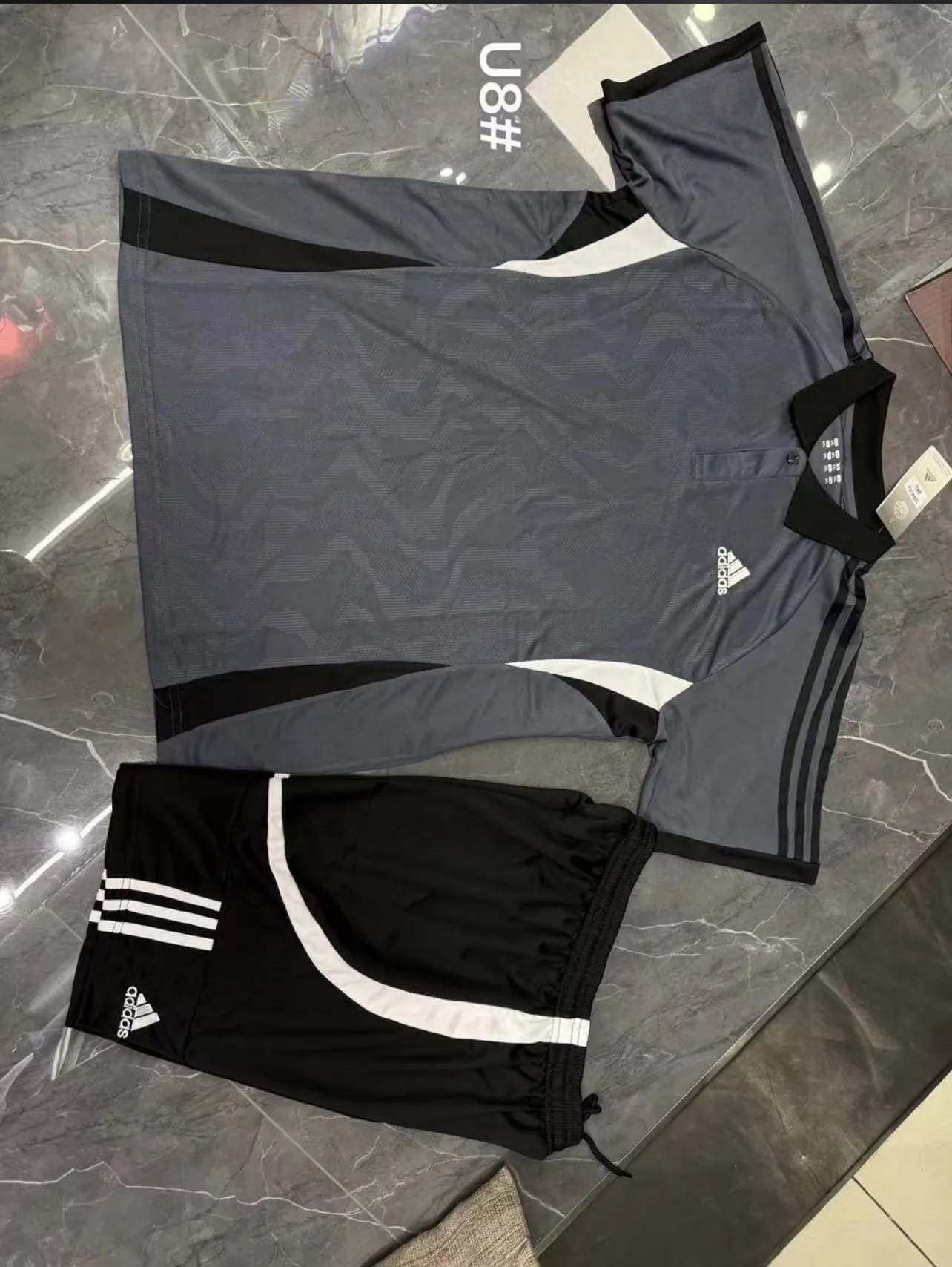 Photo de Galerie 4 - Petites Annonces | Sport Wear, Bambili, Bamenda, Cameroun | Vêtements, chaussures et autres  > Autres et accessoires