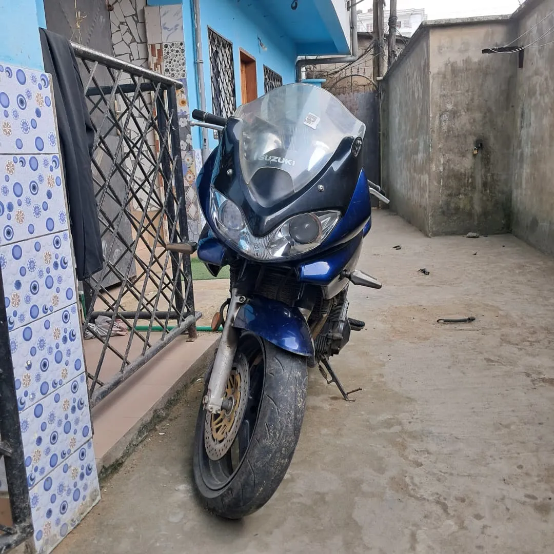 Photo Principale - Petites Annonces | Moto Sport Motard Suzuki 1100 A Vendre, Koumassi, Douala, Cameroun | Véhicules et moteurs 