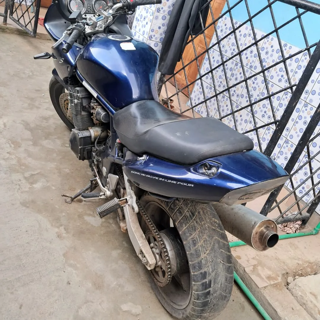 Photo de Galerie 2 - Petites Annonces | Moto Sport Motard Suzuki 1100 A Vendre, Koumassi, Douala, Cameroun | Véhicules et moteurs 
