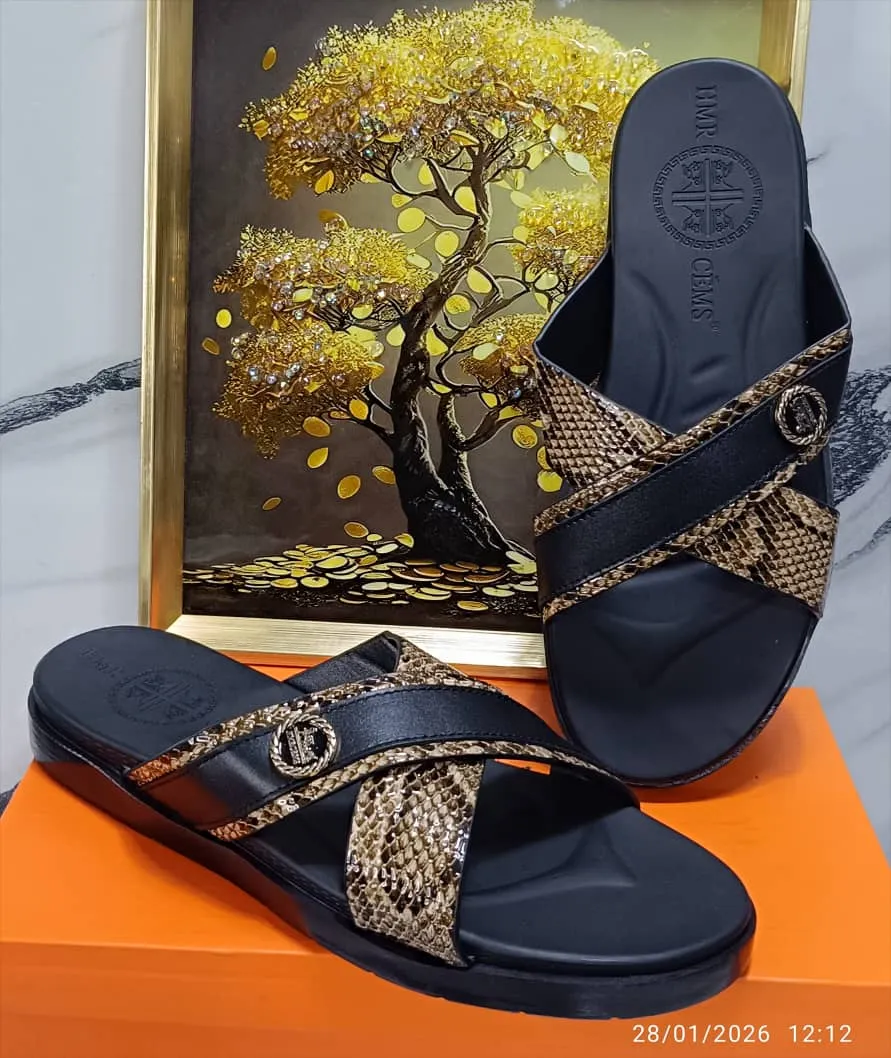 Photo Principale - Petites Annonces | Classy Men’s Luxury Sandals – Fcfa 13,000 ✨, Bonduma, Buea, Cameroun | Vêtements, chaussures et autres  > Chaussures pour hommes