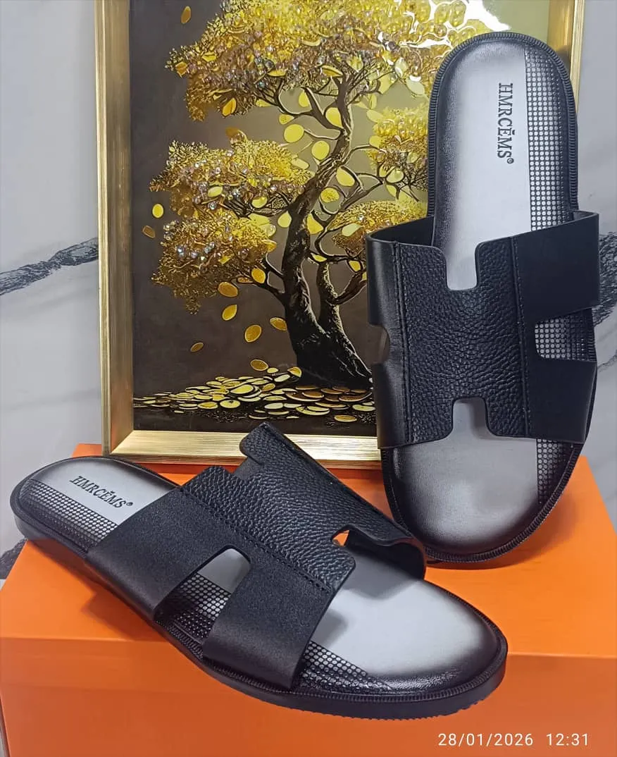 Photo de Galerie 2 - Petites Annonces | Classy Men’s Luxury Sandals – Fcfa 13,000 ✨, Bonduma, Buea, Cameroun | Vêtements, chaussures et autres  > Chaussures pour hommes