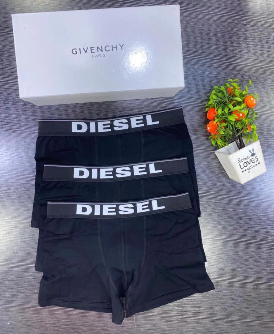 Photo de Galerie 2 - Petites Annonces | Bermuda Diésel, Ngodi Bakoko, Douala, Cameroun | Vêtements, chaussures et autres  > Vêtements pour hommes