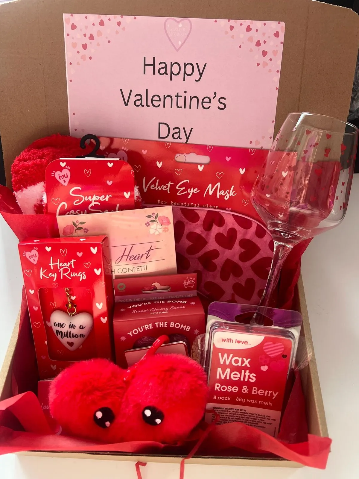 Photo Principale - Petites Annonces | Valentine Gifts, Buyer-assi, Yaoundé, Cameroun | Général et autres  > Tous les autres articles