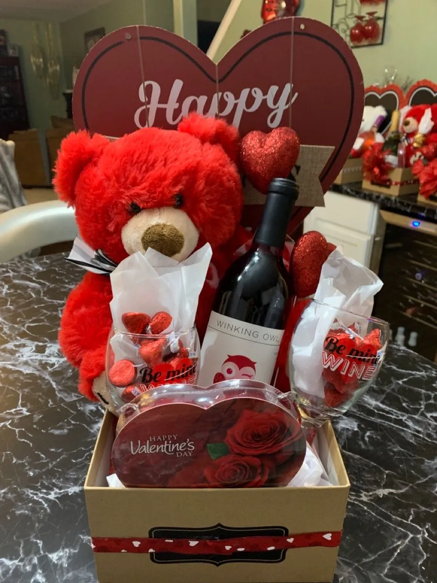 Photo de Galerie 2 - Petites Annonces | Valentine Gifts, Buyer-assi, Yaoundé, Cameroun | Général et autres  > Tous les autres articles