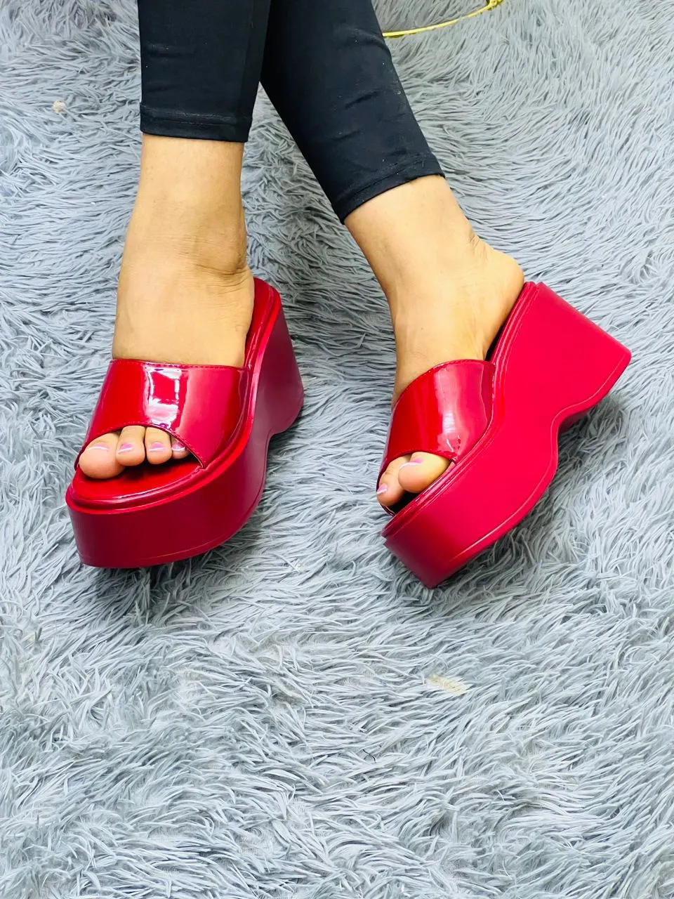 Gallery Photo 1 - Marketplace | Babouche Haute Semelle, Douala-akwa, Douala, Cameroon | Clothing, Shoes, & Others  > Women's shoes