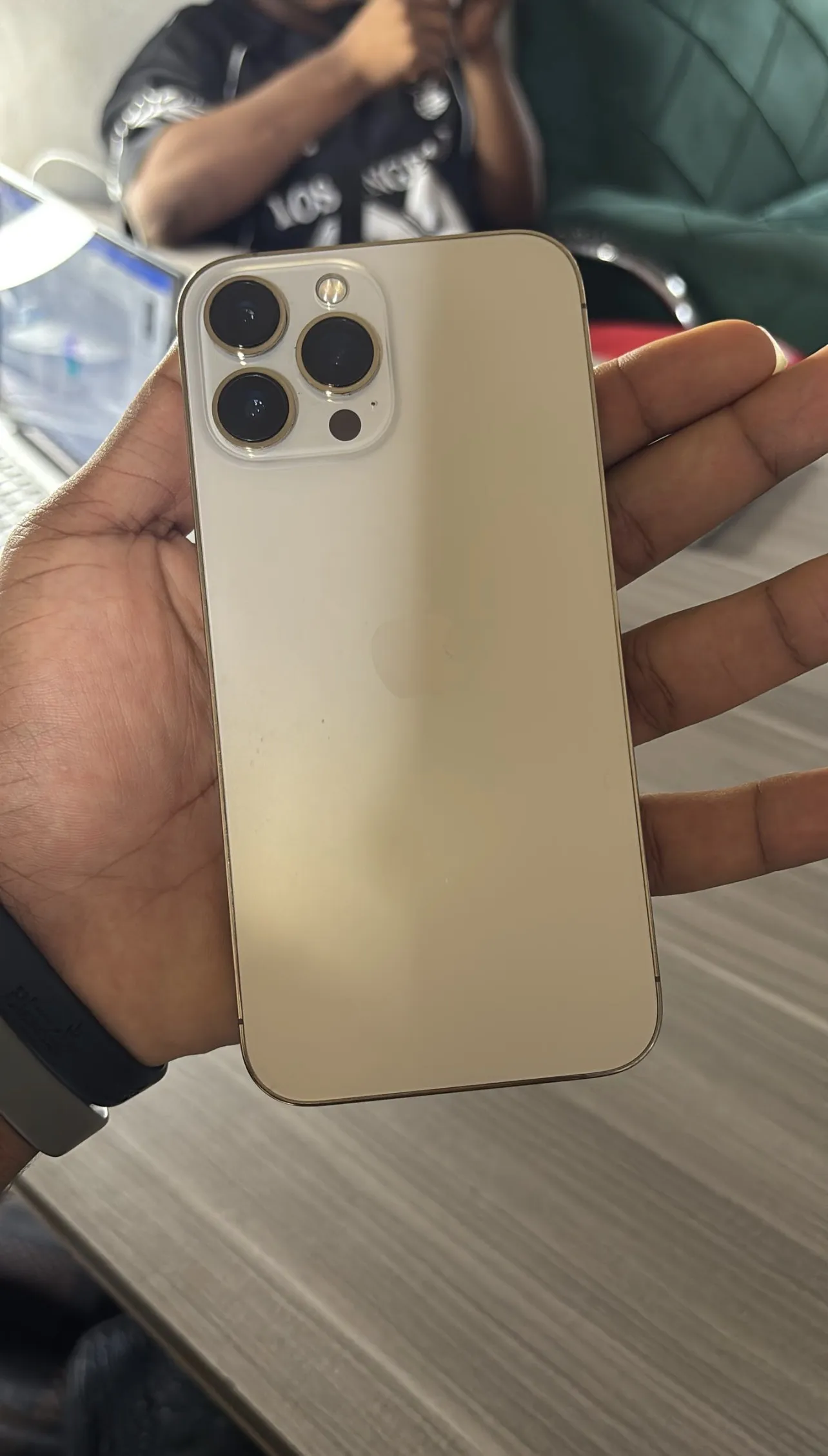 Photo de Galerie 1 - Petites Annonces | 13 Pro Max, Simbock, Yaoundé, Cameroun | Électronique et médias  > Cellulaires et accessoires
