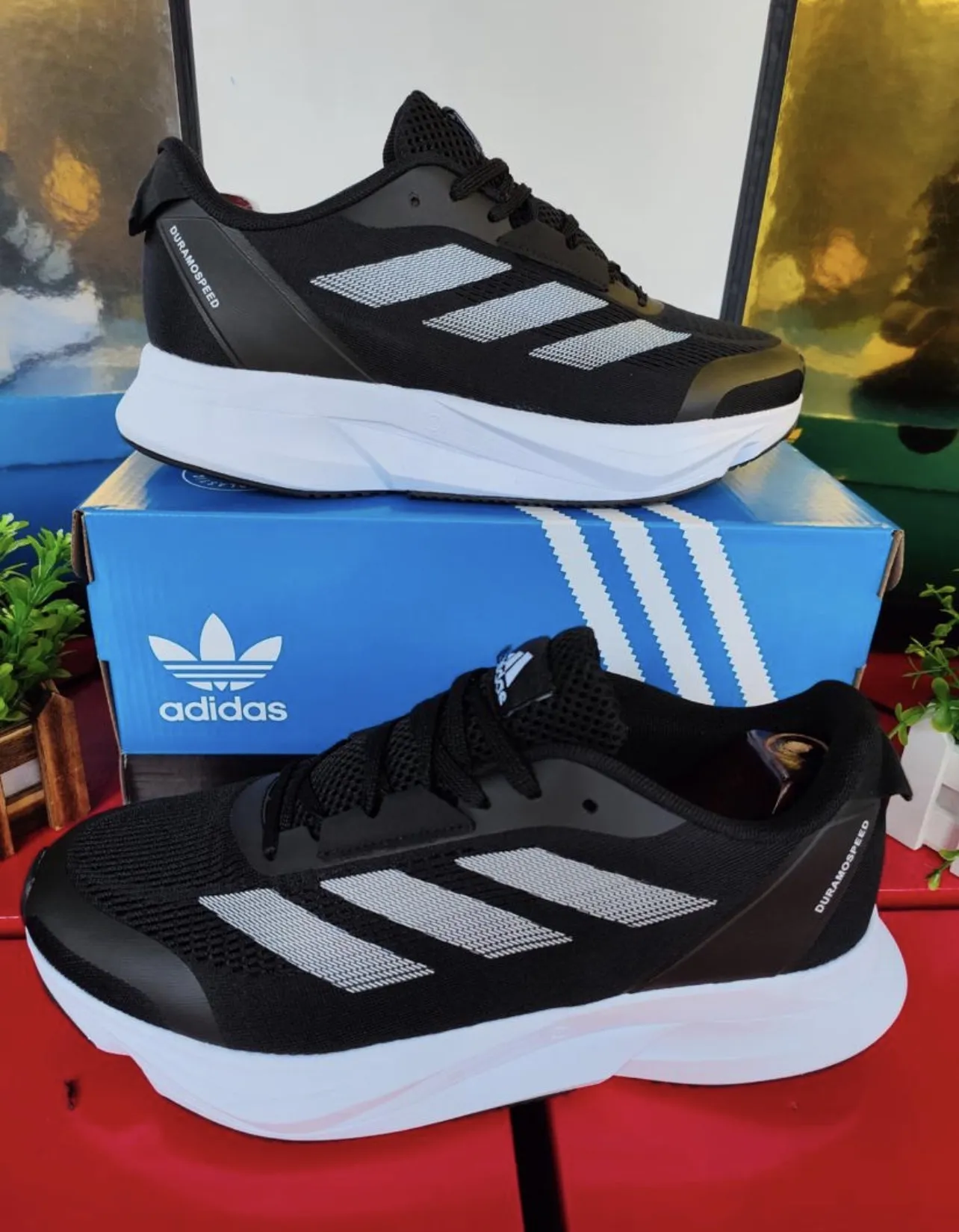 Photo Principale - Petites Annonces | Original Tennis Shoes, Obili, Yaoundé, Cameroun | Vêtements, chaussures et autres  > Chaussures pour garçons