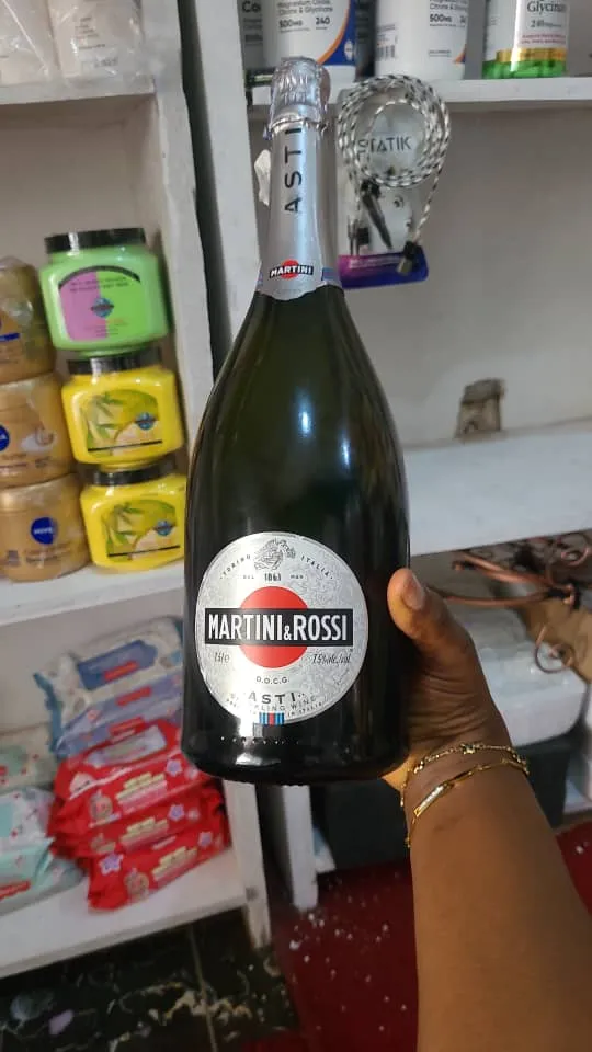 Photo Principale - Petites Annonces | Martini & Rossi Asti Sparkling Wine – Available Now! 🍾, Molyko, Buea, Cameroun | Général et autres  > Tous les autres articles