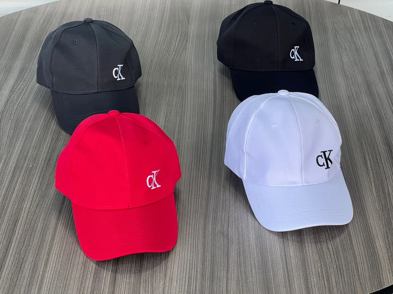 Photo Principale - Petites Annonces | Chapeau, Akwa-Douche, Douala, Cameroun | Vêtements, chaussures et autres  > Autres et accessoires