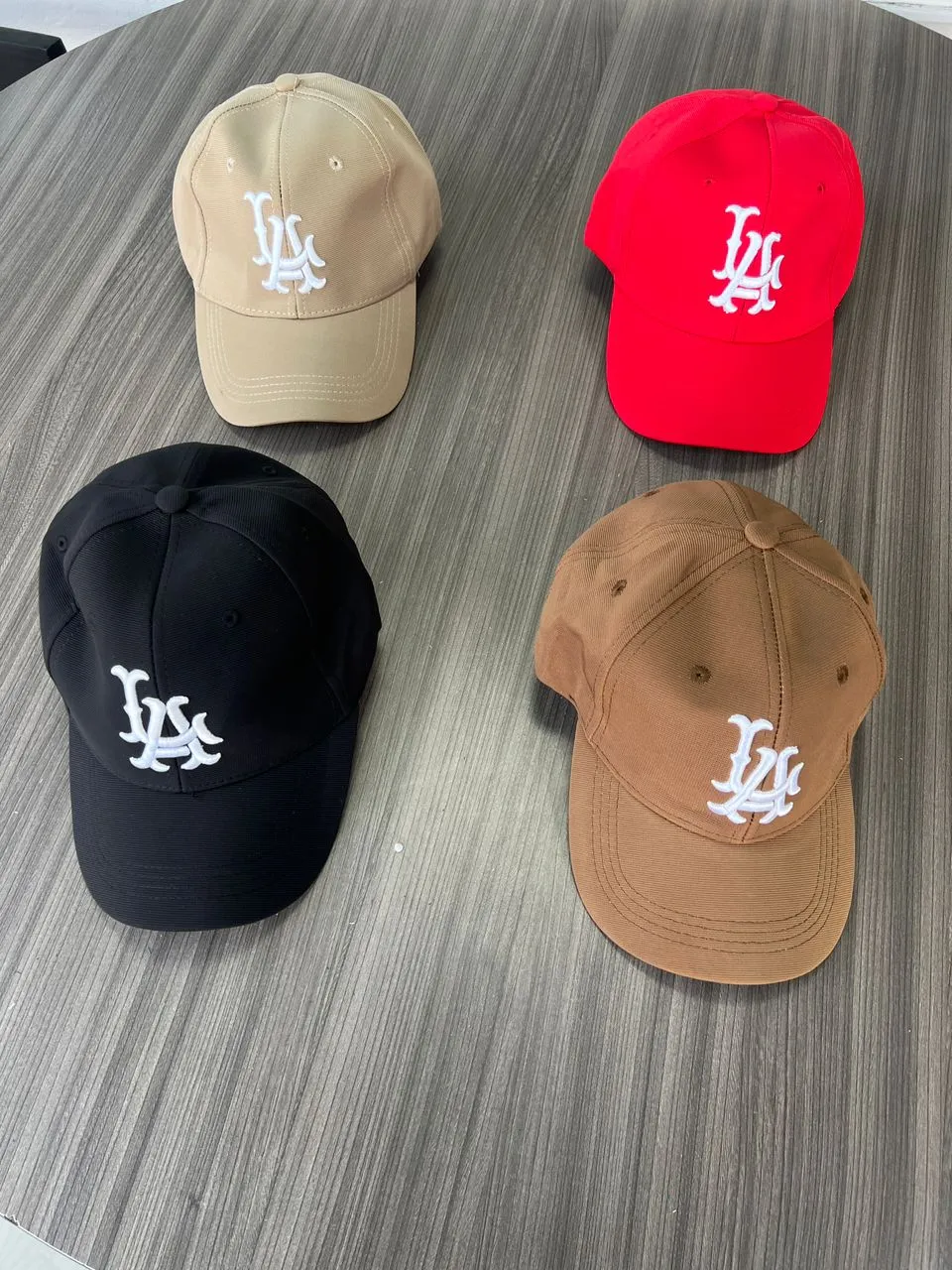 Photo de Galerie 3 - Petites Annonces | Chapeau, Akwa-Douche, Douala, Cameroun | Vêtements, chaussures et autres  > Autres et accessoires