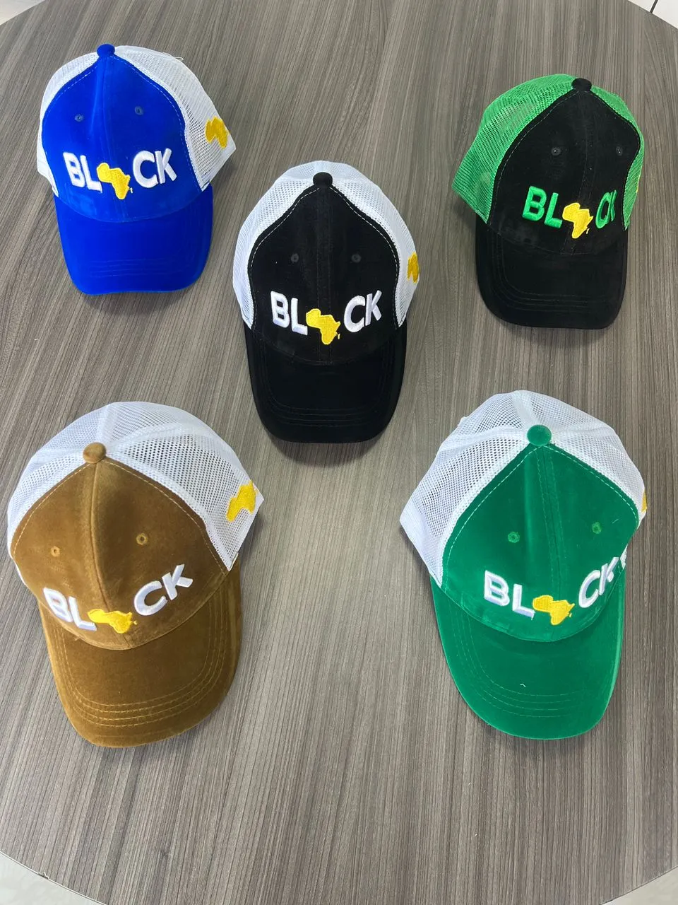 Photo de Galerie 6 - Petites Annonces | Chapeau, Akwa-Douche, Douala, Cameroun | Vêtements, chaussures et autres  > Autres et accessoires