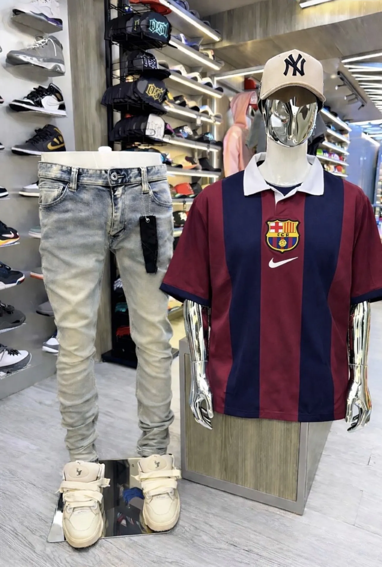 Photo Principale - Petites Annonces | Men’s Fashion, Simbock, Yaoundé, Cameroun | Vêtements, chaussures et autres  > Vêtements pour hommes