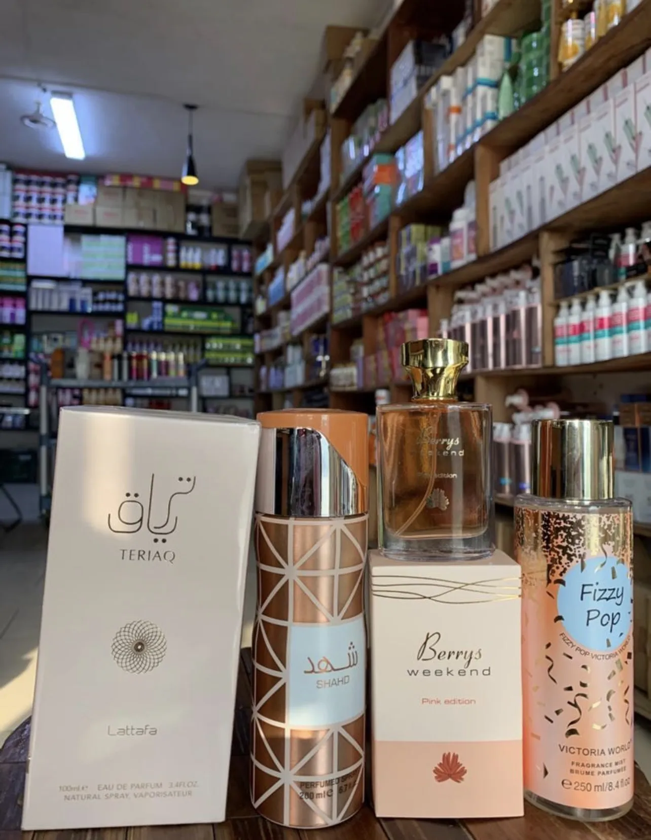 Photo de Galerie 3 - Petites Annonces | Perfume, Biyemassi, Yaoundé, Cameroun | Santé et beauté  > Maquillage et cosmétiques